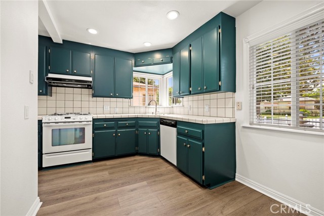 2871 Adriatic Avenue, Long Beach CA: https://media.crmls.org/medias/335e3e33-7687-4564-ba37-30aa4ef2c13e.jpg