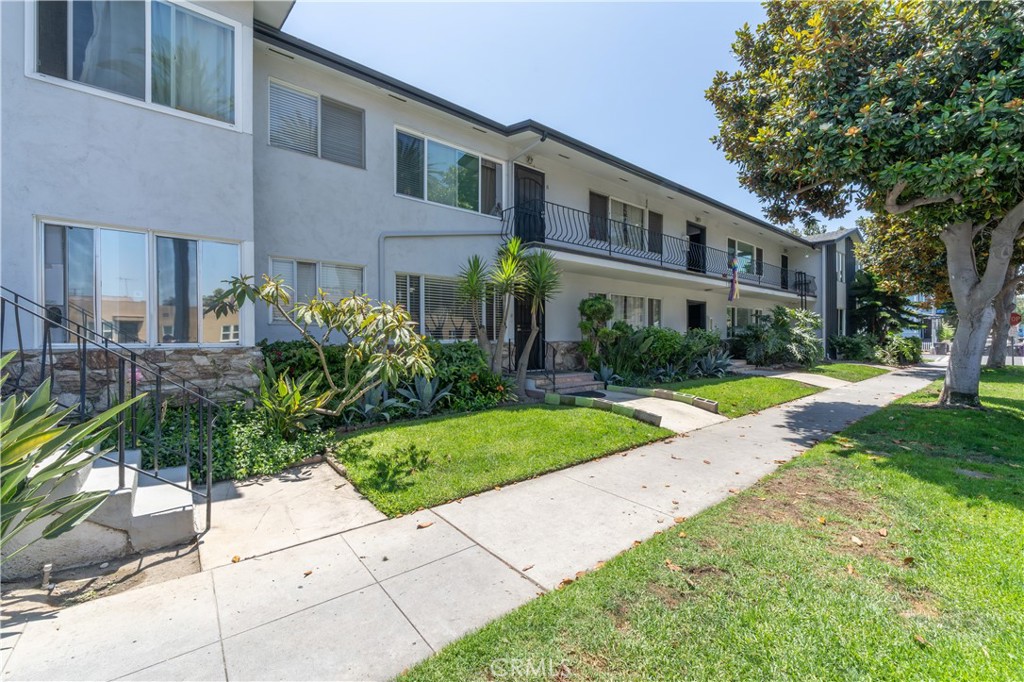 https://media.crmls.org/medias/335fd100-1c14-4f7d-89d3-e40fe127b080.jpg?preset=X-Large