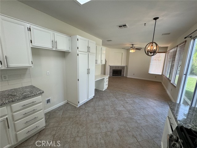 Detail Gallery Image 10 of 34 For 935 Mesa Alta Cir, Corona,  CA 92879 - 3 Beds | 2/1 Baths