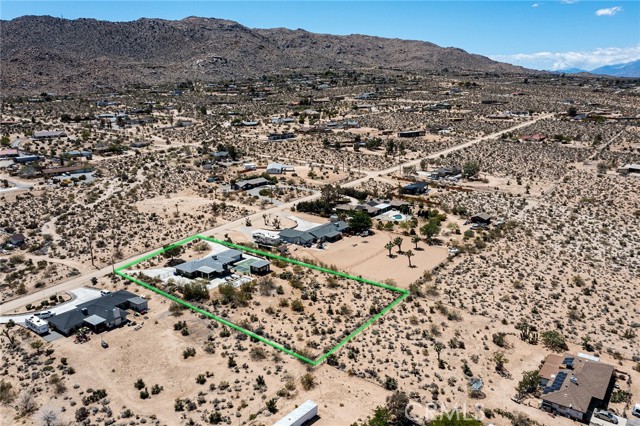 61584 Pueblo Trail, Joshua Tree CA: https://media.crmls.org/medias/3361d052-5b02-497c-8383-cbfea741dff2.jpg