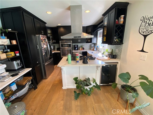 Chef’s kitchen with Kitchen Aid 5 burners oven and island range hood