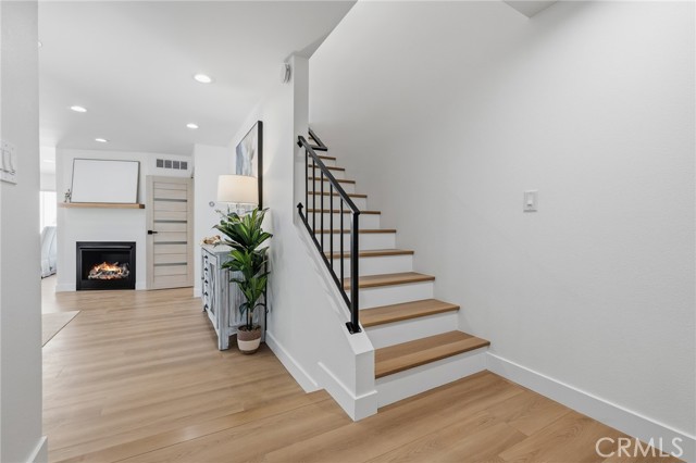 Detail Gallery Image 11 of 42 For 9502 via Salerno, Burbank,  CA 91504 - 2 Beds | 3 Baths