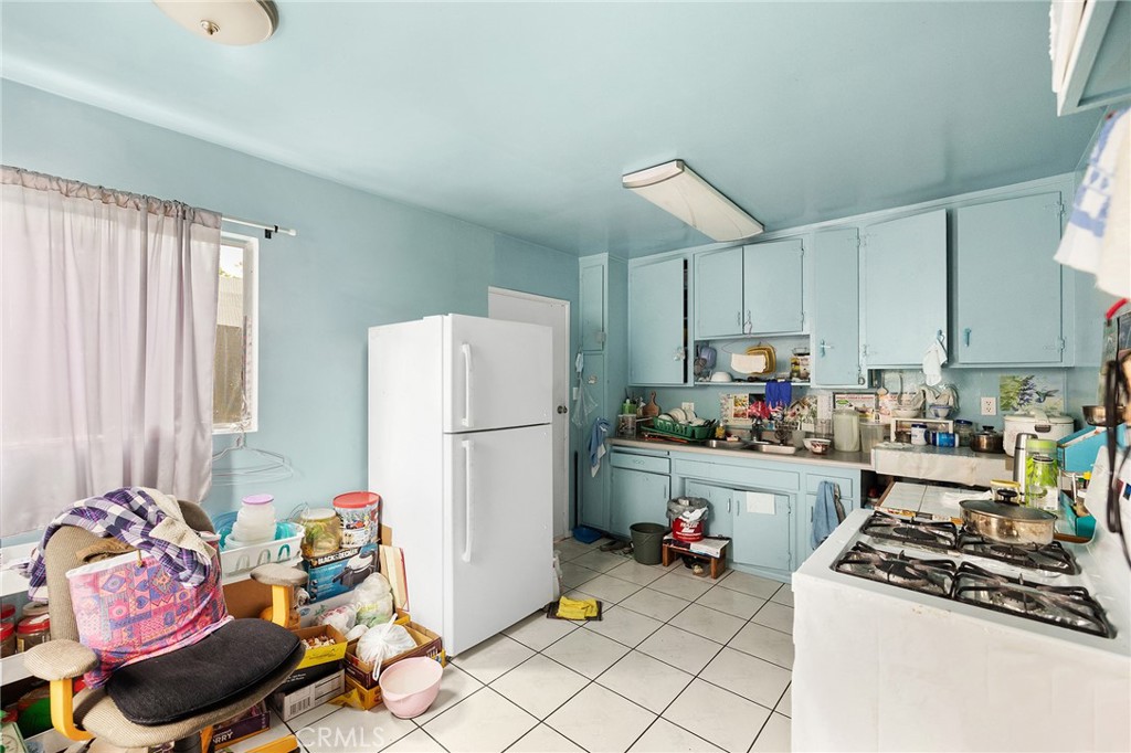 4077 Winona Avenue - photo 18