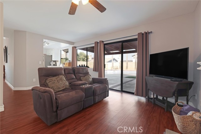 29124 Rangewood Road, Castaic CA: https://media.crmls.org/medias/336623e8-e14f-4cd3-b8a2-443774e4798b.jpg