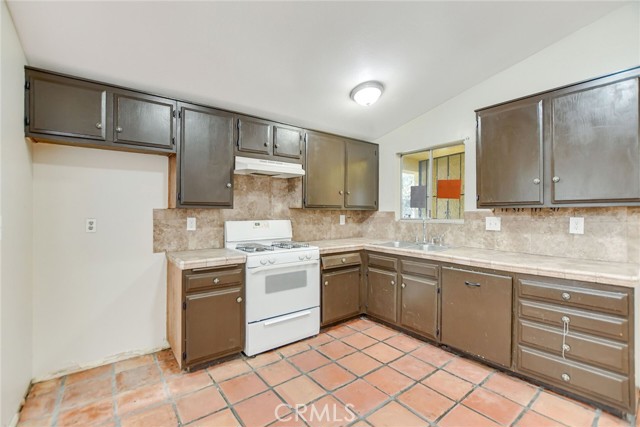 Detail Gallery Image 14 of 32 For 3638 Candlewood, Corona,  CA 92879 - 4 Beds | 2 Baths