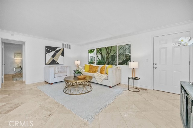 Detail Gallery Image 5 of 37 For 2102 La Canada Crest Dr #B,  La Canada Flintridge,  CA 91011 - 3 Beds | 2 Baths