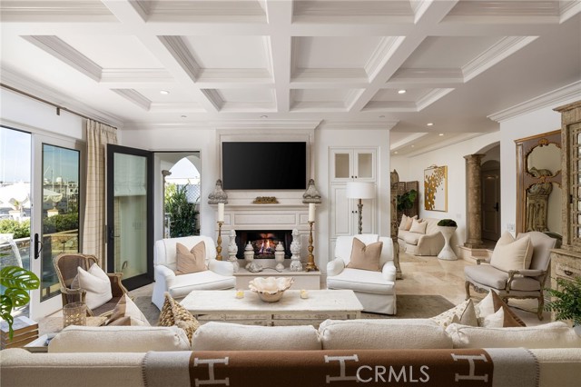 Detail Gallery Image 5 of 38 For 16111 Santa Barbara Ln, Huntington Beach,  CA 92649 - 4 Beds | 5/1 Baths