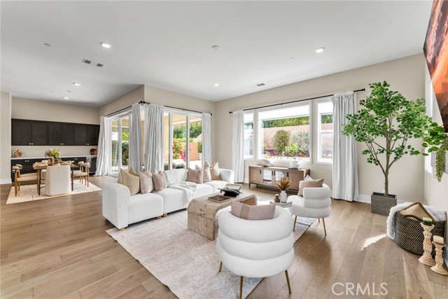 Detail Gallery Image 14 of 51 For 114 Crossover, Irvine,  CA 92618 - 5 Beds | 5/2 Baths