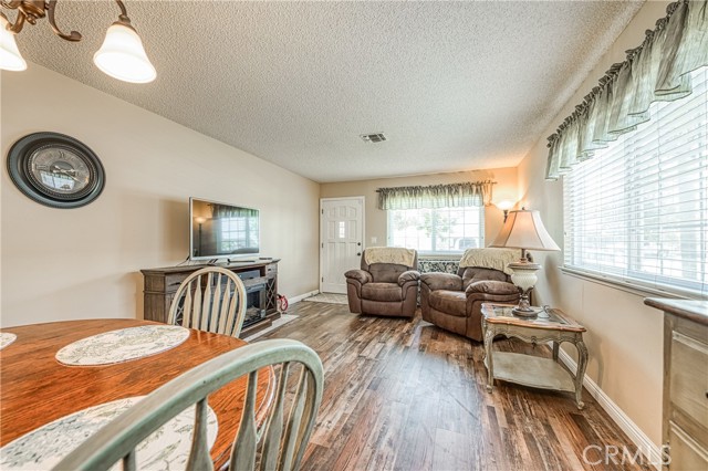1430 W Bush Street, Lemoore CA: https://media.crmls.org/medias/3368ff7d-f1c2-4421-b2a7-f43ca8c6ea92.jpg