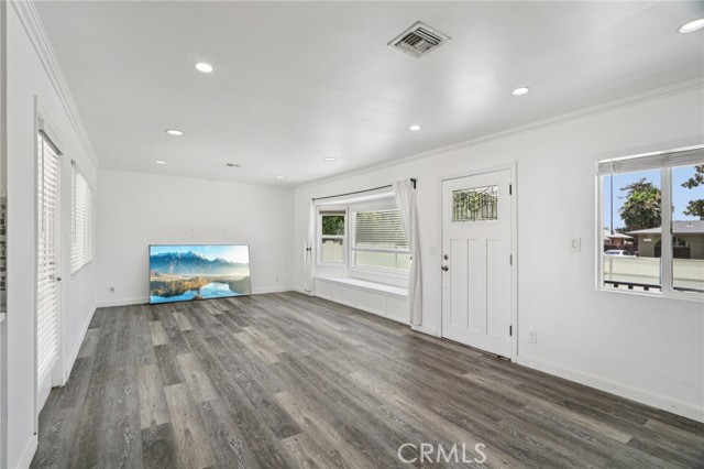 Detail Gallery Image 5 of 51 For 17043 Celtic St, Granada Hills,  CA 91344 - 4 Beds | 3 Baths