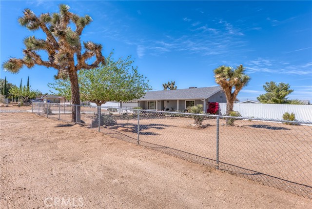 Detail Gallery Image 5 of 45 For 58780 Buena Vista, Yucca Valley,  CA 92284 - 2 Beds | 2 Baths