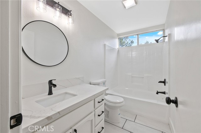 1967 N Ventura Avenue, Farmersville CA: https://media.crmls.org/medias/336a0cd1-72ce-4c0f-8da5-e32cb6a78680.jpg