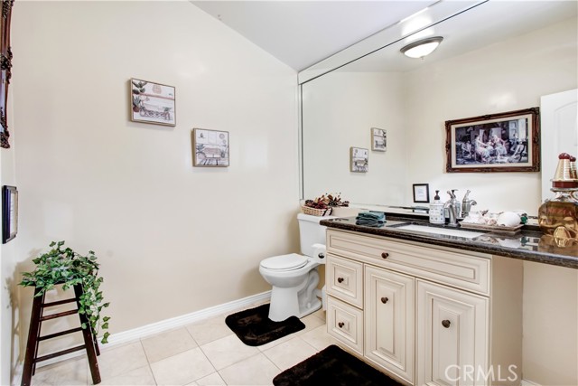 5694 Collins Place, Woodland Hills CA: https://media.crmls.org/medias/336ae94f-427a-4192-ac03-239521afe060.jpg