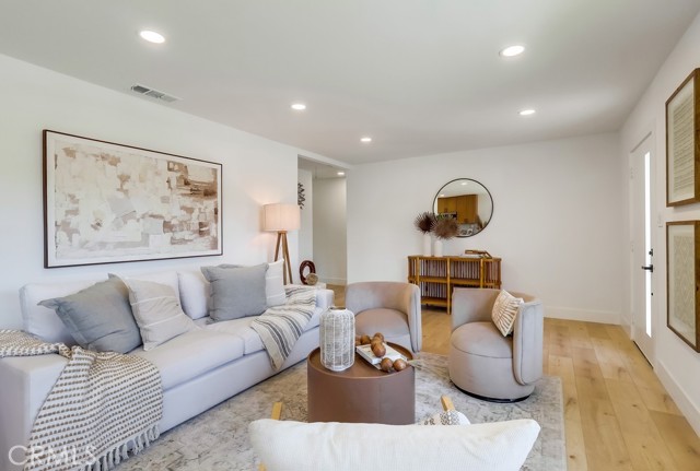 2103 Roxanne Avenue, Long Beach CA: https://media.crmls.org/medias/336af0af-fc00-411d-bed0-f206d11b033f.jpg