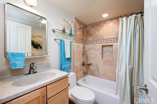 174 Cliff Drive, Laguna Beach CA: https://media.crmls.org/medias/336bea39-5277-4726-9e32-6e3ce37d81af.jpg