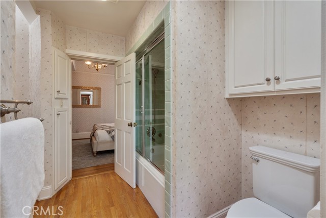 211 E Virginia Avenue, Glendora CA: https://media.crmls.org/medias/336bee4b-41a7-4af3-a7d2-55f47fd24def.jpg