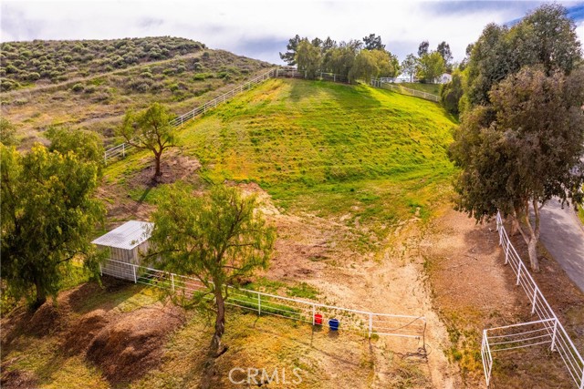 30505 Sloan Canyon Road, Castaic CA: https://media.crmls.org/medias/336c2a62-4a07-4c3b-9822-2a626fe36993.jpg