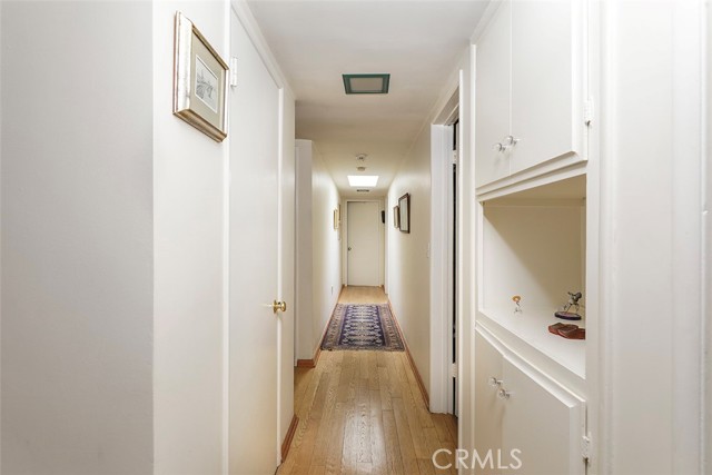 22526 Cass Avenue, Woodland Hills CA: https://media.crmls.org/medias/336cecac-76ef-4085-9c54-6b526a7f57c8.jpg