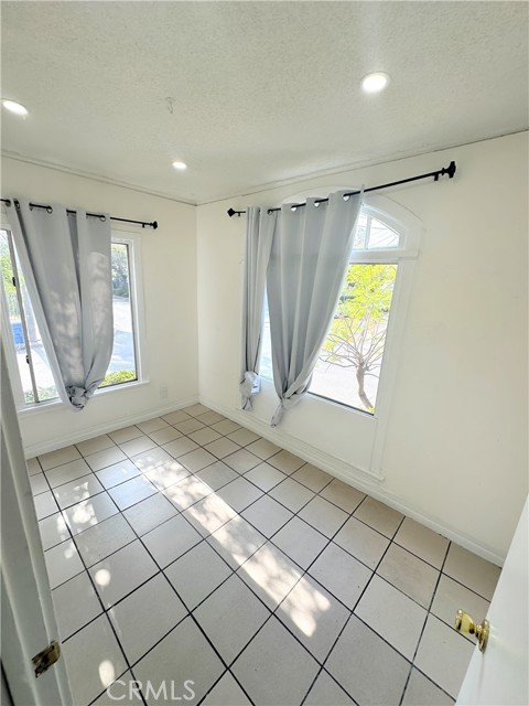 901 N El Centro Avenue, Hollywood CA: https://media.crmls.org/medias/336db369-95d2-4361-8ca3-15b775fb6708.jpg