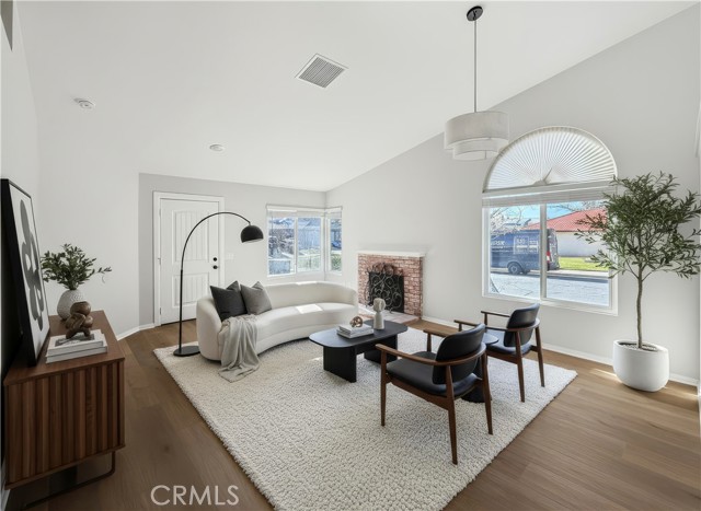 Detail Gallery Image 2 of 34 For 14412 Mountain High, Fontana,  CA 92337 - 3 Beds | 2 Baths