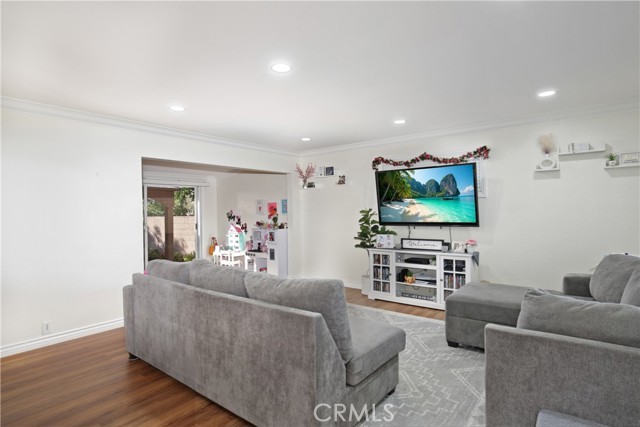 Detail Gallery Image 3 of 34 For 11003 Pangborn Ave, Downey,  CA 90241 - 3 Beds | 2 Baths