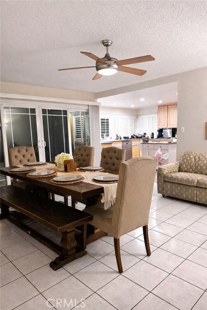 Detail Gallery Image 2 of 22 For 2410 N Justin, Simi Valley,  CA 93065 - 4 Beds | 2 Baths