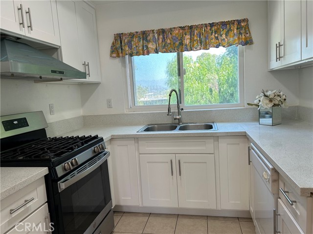 Detail Gallery Image 6 of 14 For 800 Grand Ave #D2,  Diamond Bar,  CA 91765 - 3 Beds | 2 Baths