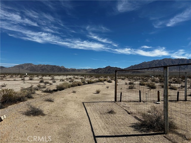 87780 Amboy Road, Amboy CA: https://media.crmls.org/medias/33715dd4-b5b7-4dee-ac1c-61e50f7e0bfc.jpg