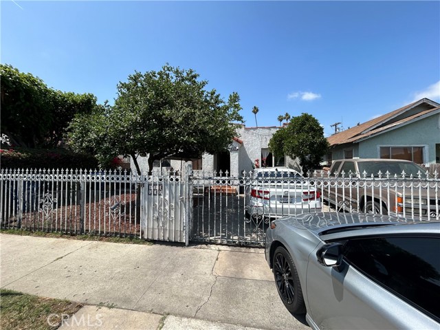 Detail Gallery Image 2 of 27 For 441 W 69th St, Los Angeles,  CA 90003 - – Beds | – Baths