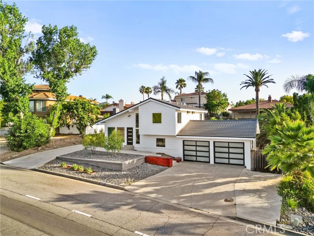 Detail Gallery Image 2 of 25 For 22473 Canyon Lake, Canyon Lake,  CA 92587 - 3 Beds | 2 Baths