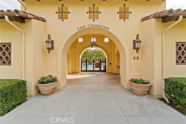 38 Stepping Stone, Irvine CA: https://media.crmls.org/medias/3373bc32-de1a-4e67-b609-a06475af2cf2.jpg