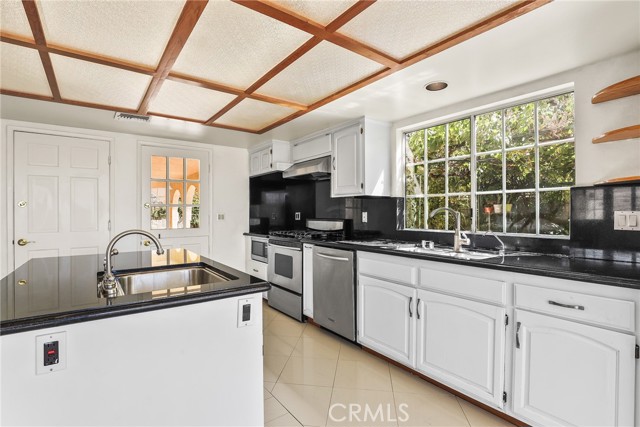 Detail Gallery Image 11 of 47 For 9658 Wheatland Ave, Sunland,  CA 91040 - 4 Beds | 4 Baths