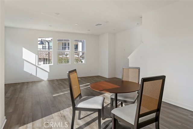 Detail Gallery Image 10 of 26 For 9831 La Serna Dr #1,  Whittier,  CA 90605 - 3 Beds | 3 Baths