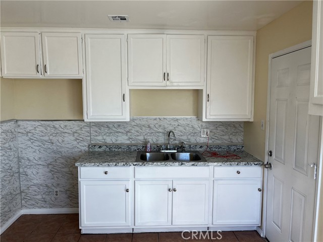 Detail Gallery Image 4 of 8 For 1451 Riverside Dr, Barstow,  CA 92311 - 3 Beds | 1 Baths