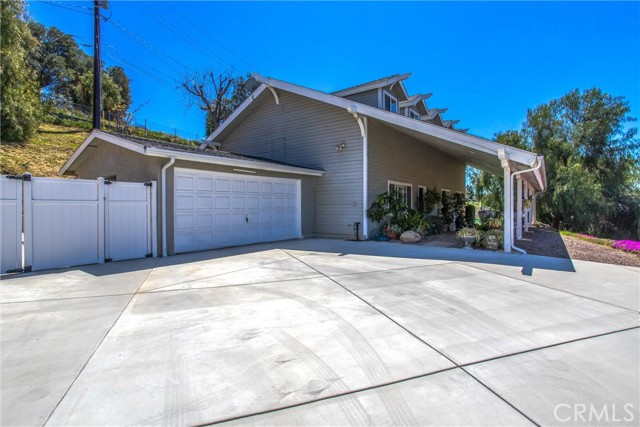 Detail Gallery Image 3 of 31 For 12521 Ruth Ln, Yucaipa,  CA 92399 - 4 Beds | 3 Baths