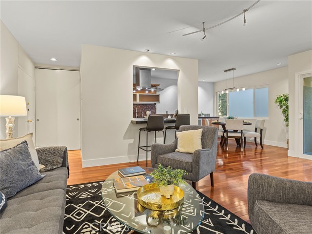 Detail Gallery Image 19 of 41 For 1410 S Bentley Ave #103,  –,  CA 90025 - 2 Beds | 2 Baths