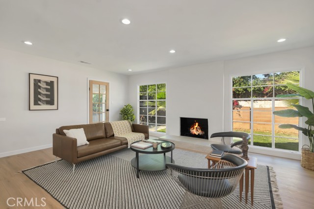 Detail Gallery Image 2 of 33 For 16125 Haynes St, Van Nuys,  CA 91406 - 3 Beds | 2 Baths