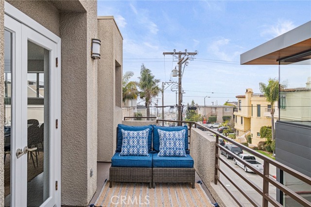 1550 Loma Drive, Hermosa Beach, California 90254, 3 Bedrooms Bedrooms, ,2 BathroomsBathrooms,Residential,For Sale,Loma,SB25035507