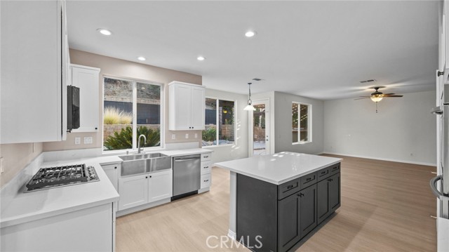 Detail Gallery Image 10 of 47 For 1728 Tamarron Dr, Corona,  CA 92883 - 4 Beds | 3/1 Baths