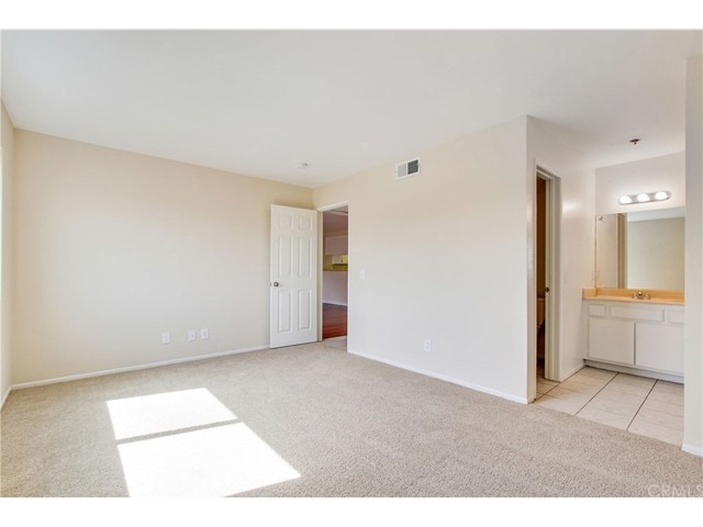 Detail Gallery Image 14 of 29 For 726 Elm Ave #304,  Long Beach,  CA 90813 - 2 Beds | 2 Baths