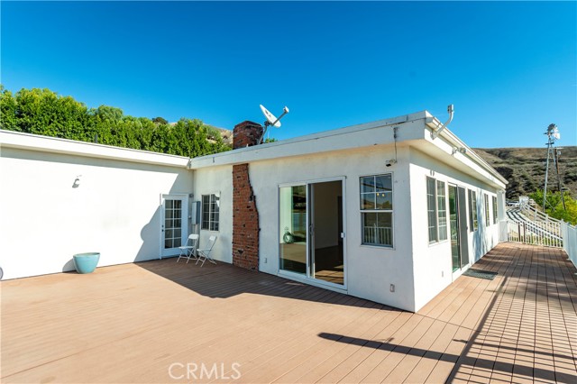 10161 Foothill Boulevard, Sylmar CA: https://media.crmls.org/medias/337ba941-4c98-47c4-b11d-a1ccf65dc1fe.jpg