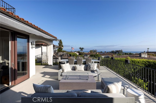 420 De Sola Terrace, Corona del Mar CA: https://media.crmls.org/medias/337c7d00-93cf-442a-97ba-05a4dd682230.jpg