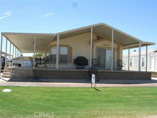 220 Colorado River Drive, Blythe CA: https://media.crmls.org/medias/337cd712-735b-4811-8557-3caafe861bf5.jpg