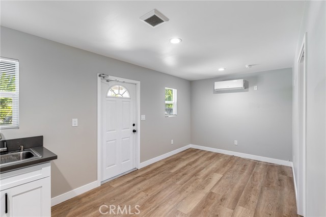 Detail Gallery Image 3 of 15 For 16440 Donmetz St, Granada Hills,  CA 91344 - 1 Beds | 1 Baths