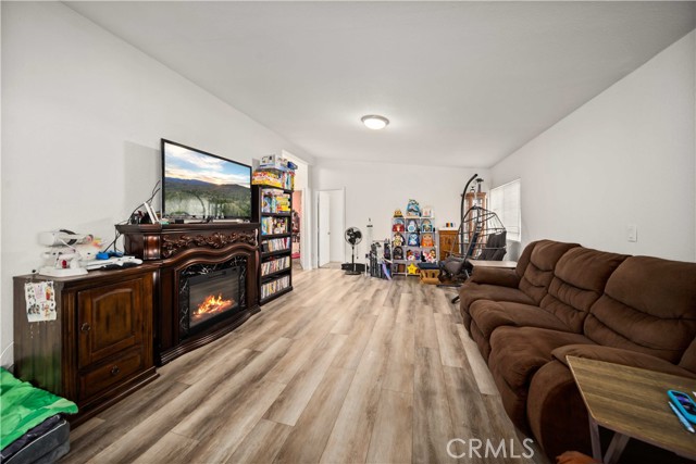 Detail Gallery Image 10 of 27 For 1030 E Avenue S #186,  Palmdale,  CA 93550 - 4 Beds | 2 Baths