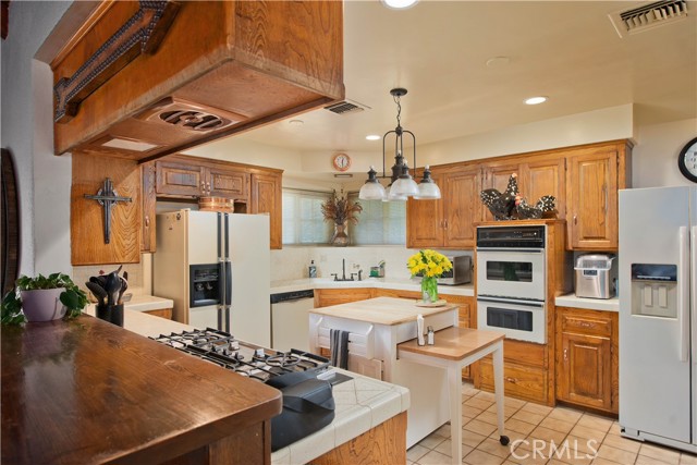 Detail Gallery Image 9 of 33 For 22050 Tulsa, Chatsworth,  CA 91311 - 2 Beds | 3 Baths