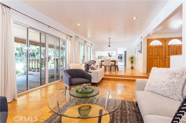 Detail Gallery Image 10 of 35 For 18157 Donmetz St, Porter Ranch,  CA 91326 - 3 Beds | 2 Baths