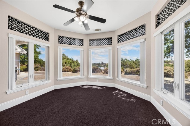 8277 Macron Street, Oak Hills CA: https://media.crmls.org/medias/337e2974-a348-4183-861a-2ef8a91a974a.jpg