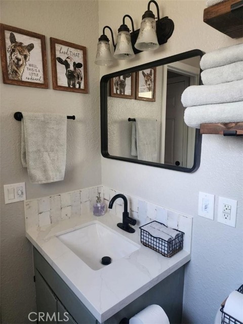 Detail Gallery Image 11 of 12 For 326 Imperial Ave, Sugarloaf,  CA 92386 - 2 Beds | 1 Baths