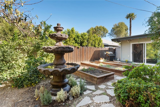 Detail Gallery Image 39 of 56 For 4835 Almidor Ave, Woodland Hills,  CA 91364 - 5 Beds | 3 Baths